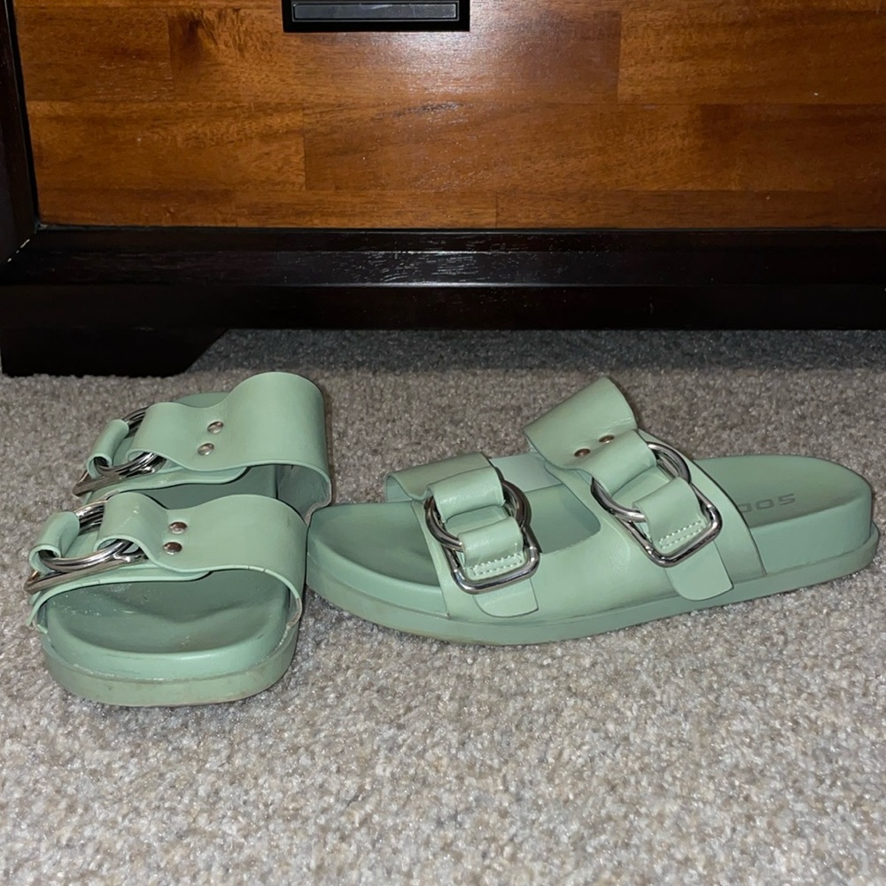 slides light green